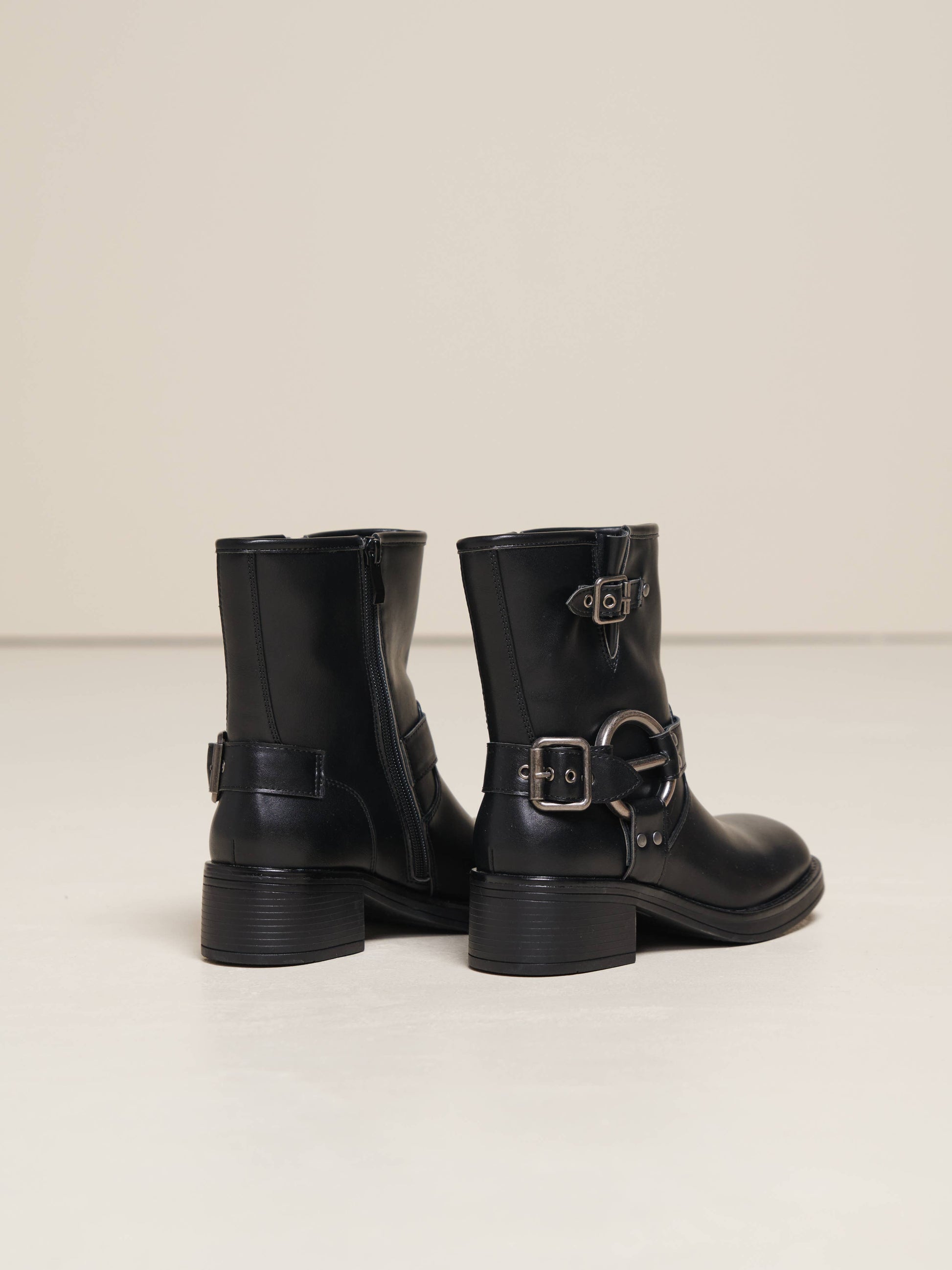 Stivaletti biker neri in PU con fibbie e anello