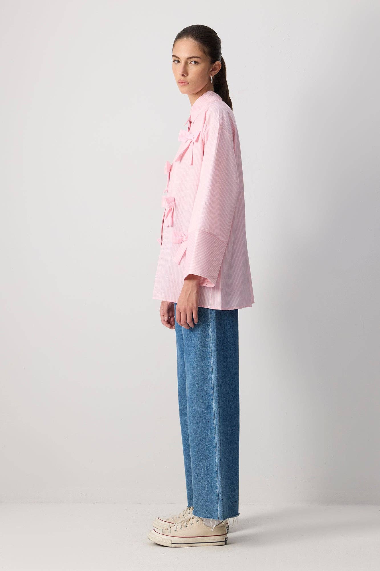 Camicia oversize in cotone a righe rosa con fiocchi