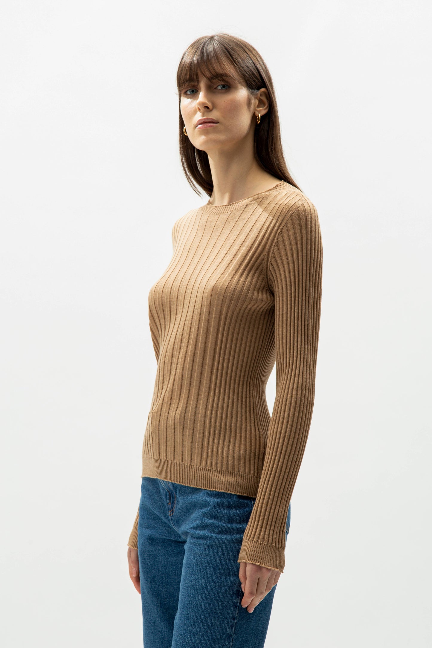 Maglione girocollo a costine in lana merino extra fine