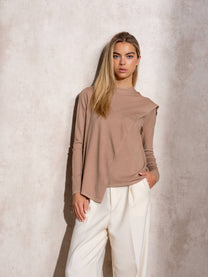 Maglione in maglia con sciarpa abbinata