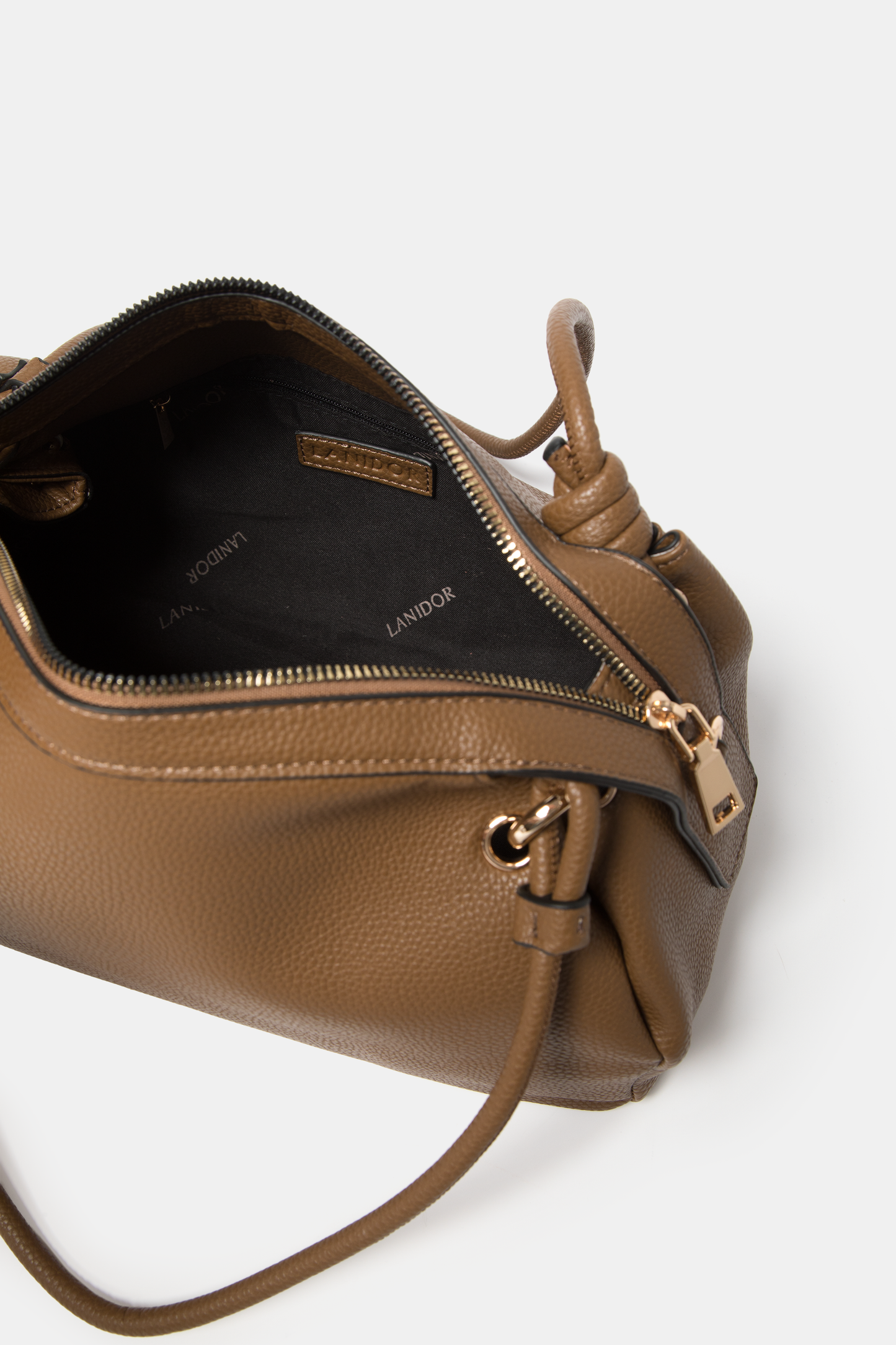 Borsa a spalla in ecopelle con tracolla regolabile