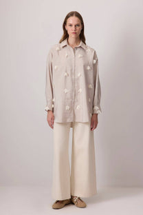Camicia oversize con applicazioni floreali 3D