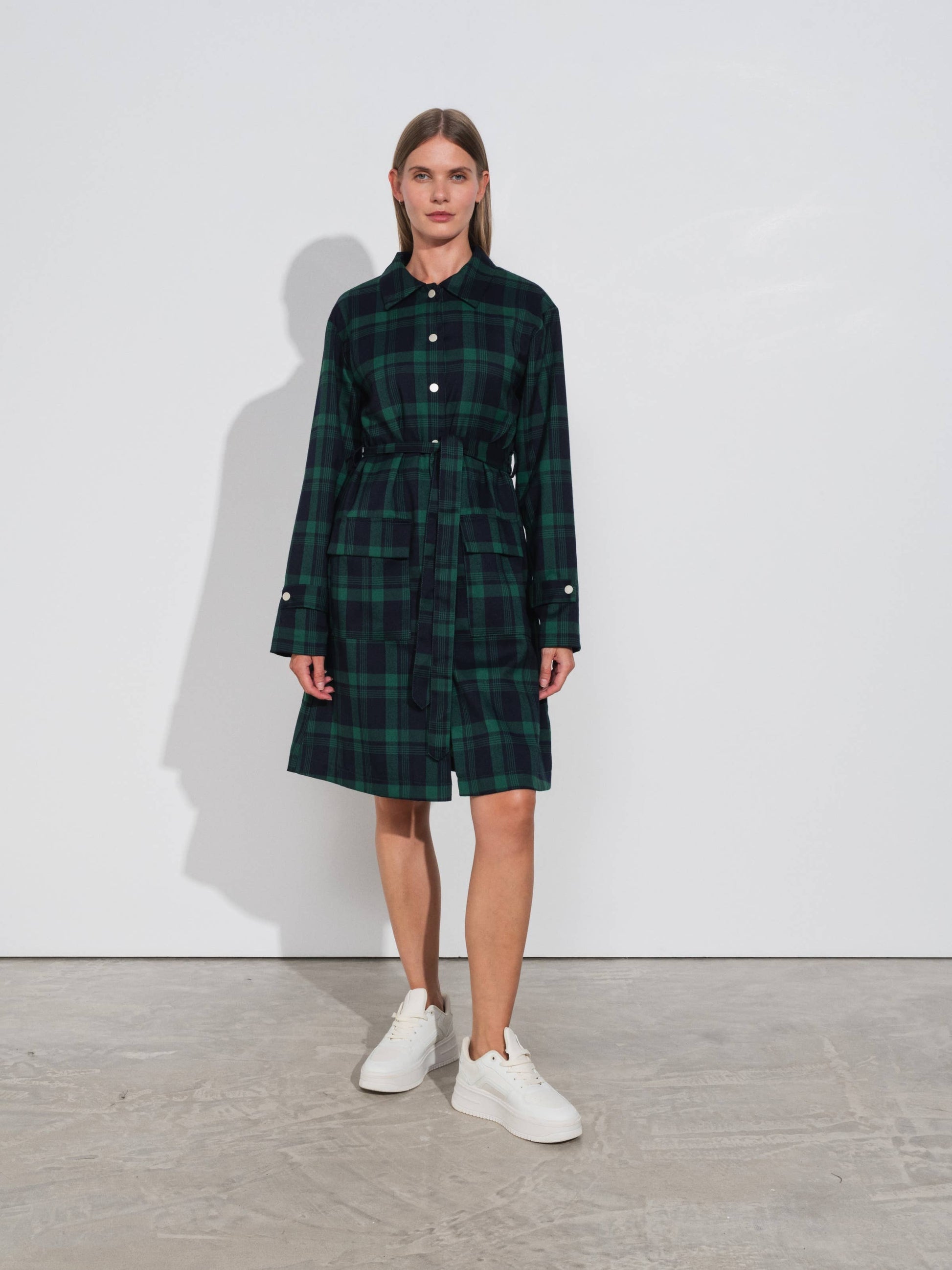 Cappotto camicia a quadri con cintura e bottoni a pressione