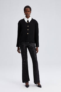 Cardigan nero in maglia con bottoni dorati