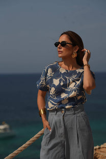 T-shirt in viscosa con stampa floreale
