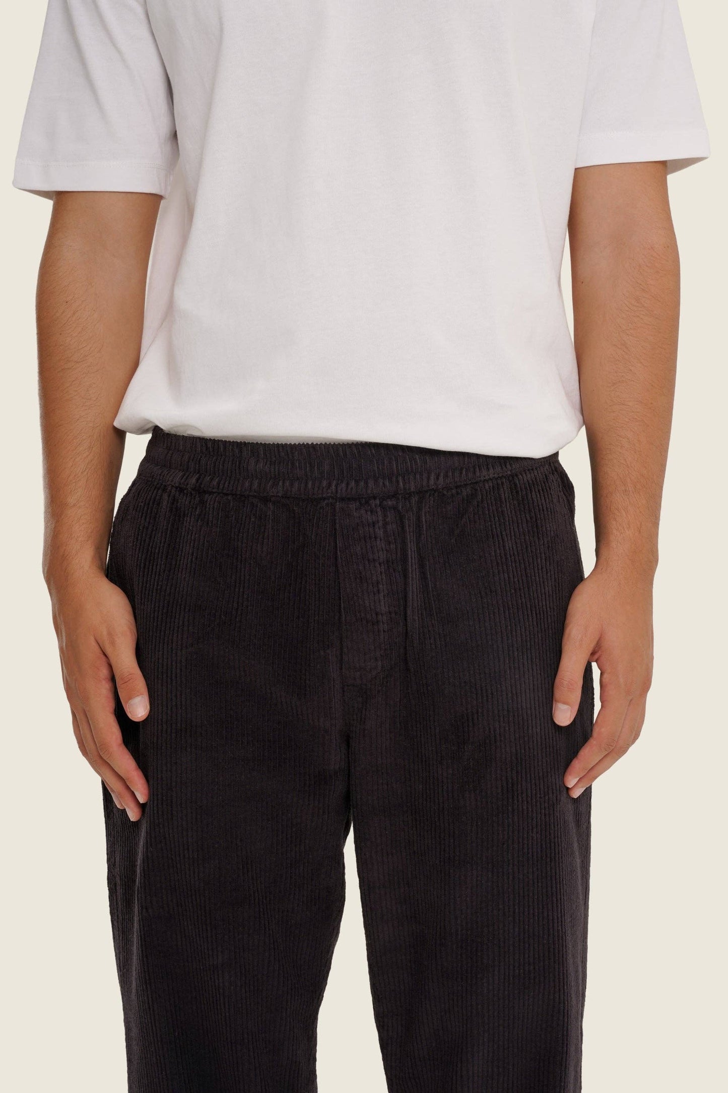 Pantaloni in velluto a coste color carbone