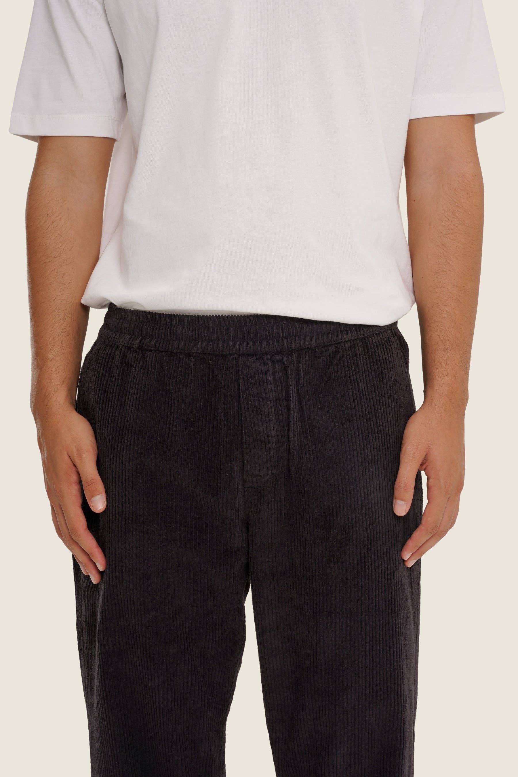 Pantaloni in velluto a coste color carbone