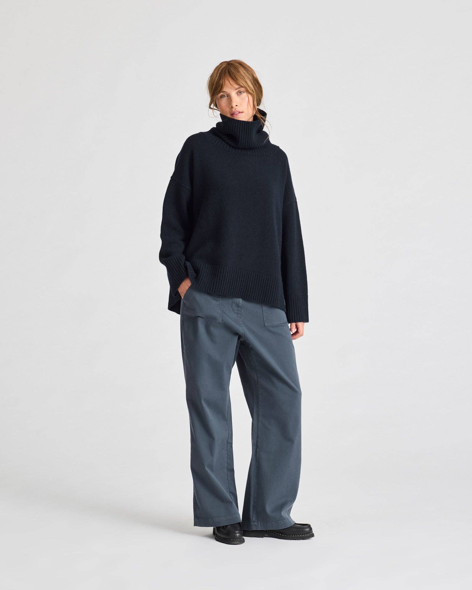 Maglione dolcevita in lana d’agnello blu notte