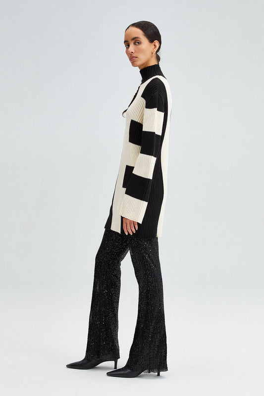 Maglione lungo a righe asimmetriche bicolore