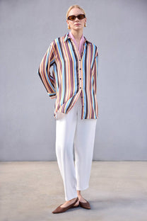 Camicia in raso a righe multicolore con polsini a contrasto