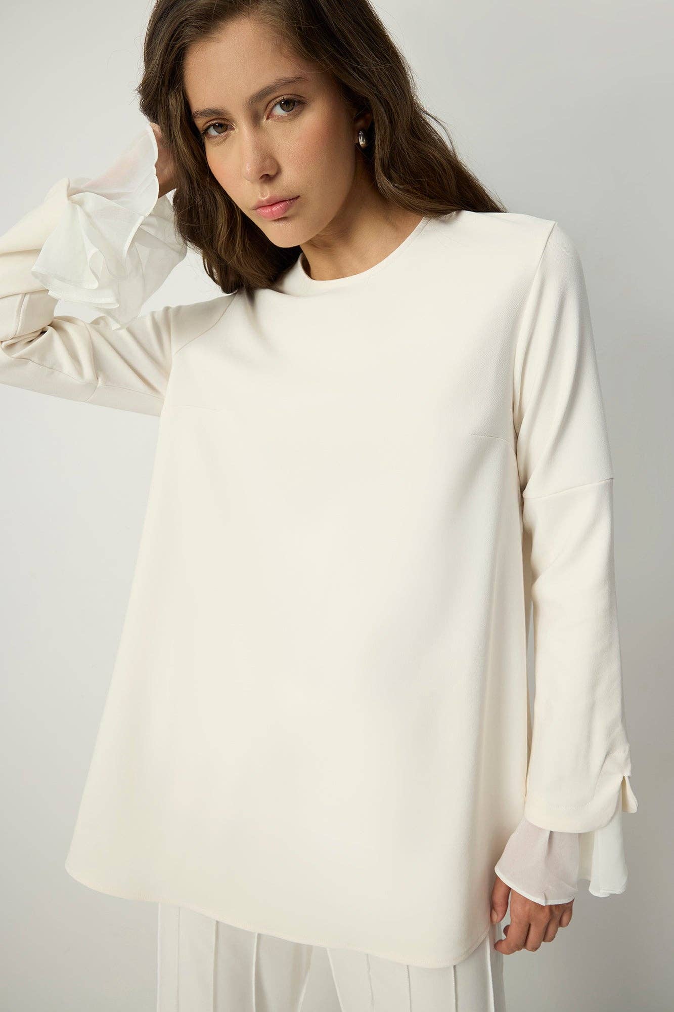 Tunica in crêpe con polsini in chiffon trasparente