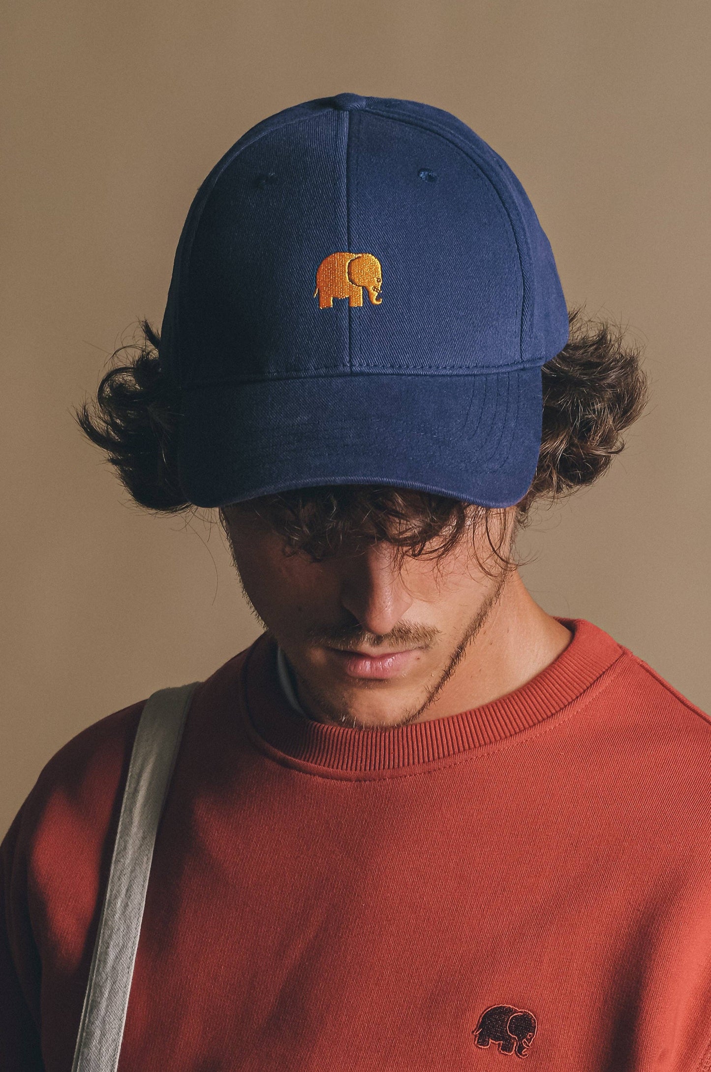 Cappellino classico 6 pannelli blu navy con logo ricamato