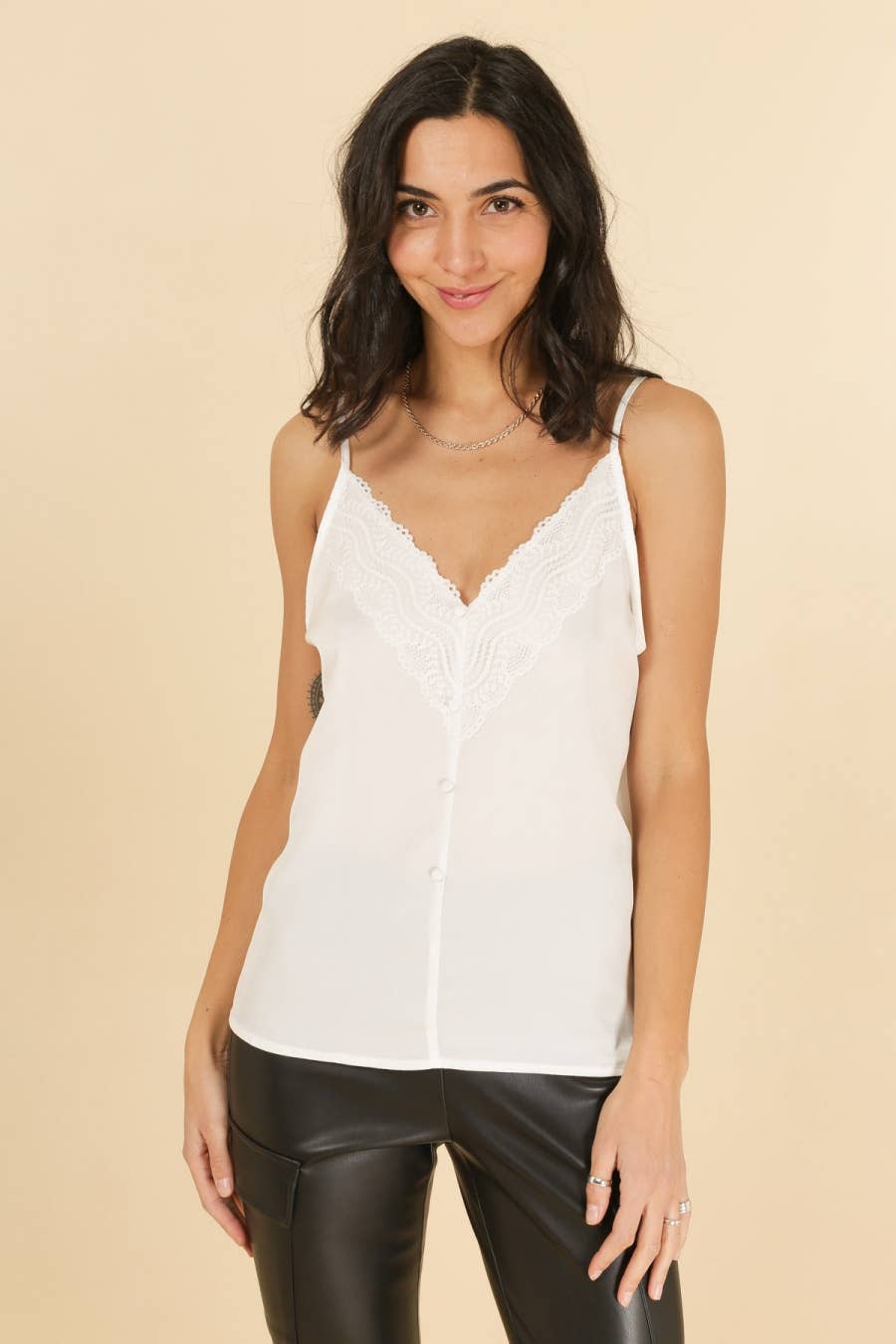 Top camisole in raso con scollo a V in pizzo