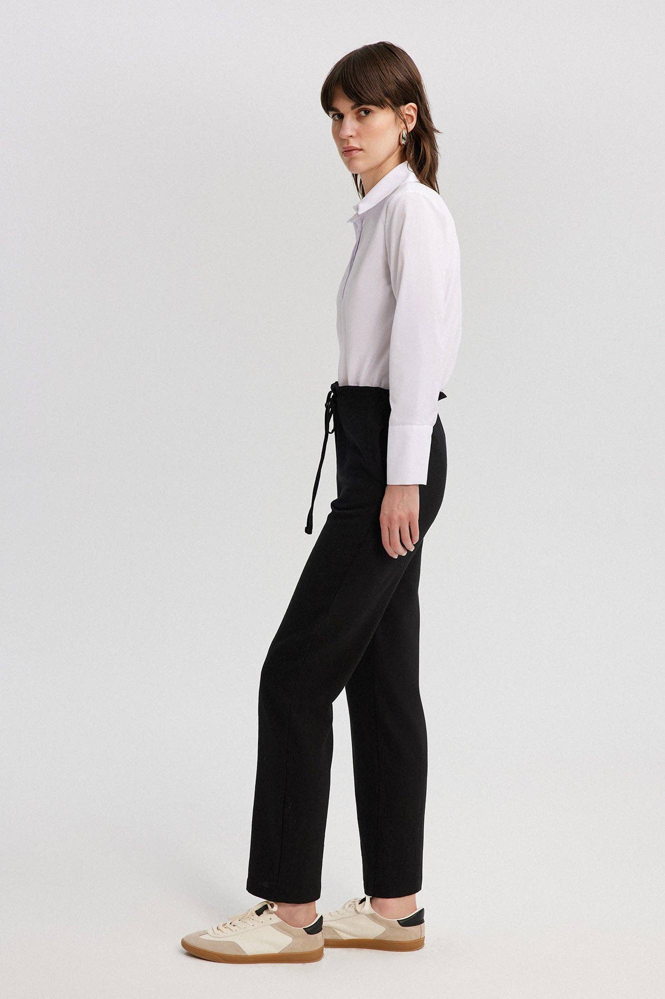 Pantaloni effetto naturale con elastico in vita