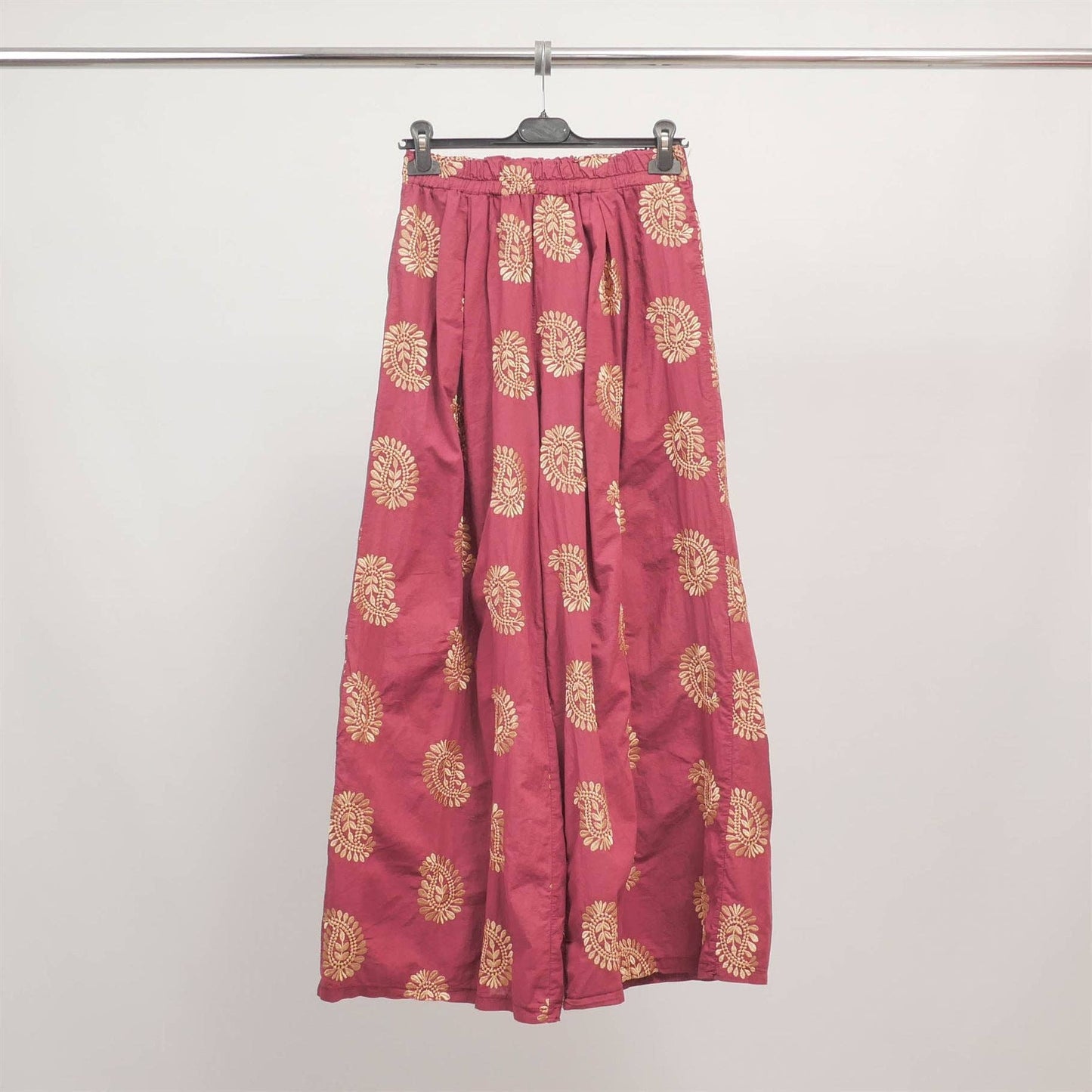 Pantaloni palazzo con ricami floreali