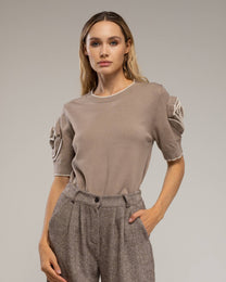 Top in maglia rasata con scollo rotondo e bordi a contrasto
