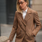 Blazer doppiopetto color cammello in tessuto stretch
