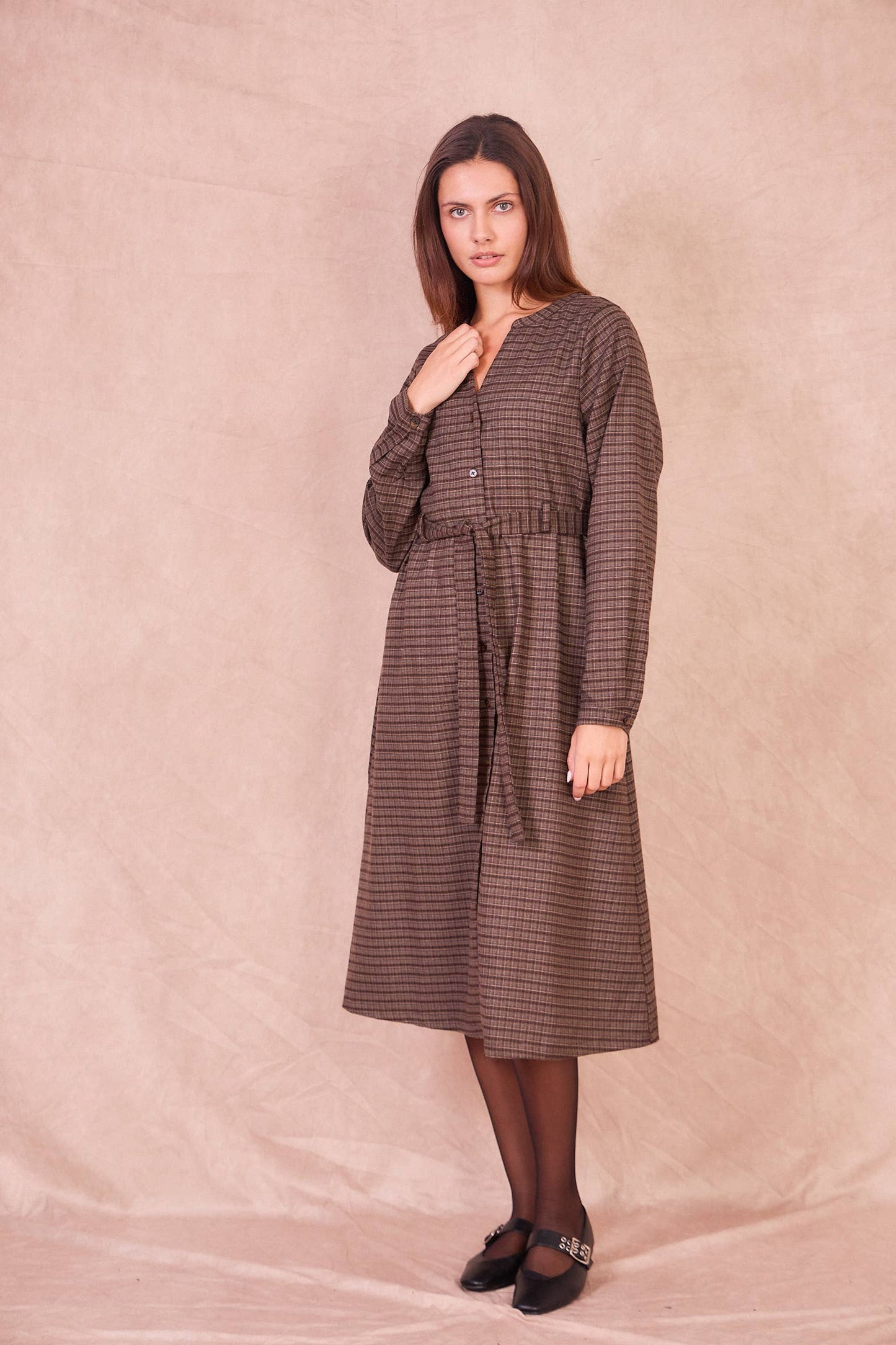 Abito midi a quadri con scollo a V Benjamine