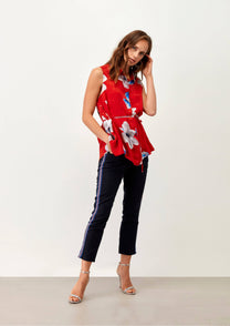 Blusa rossa floreale con cintura
