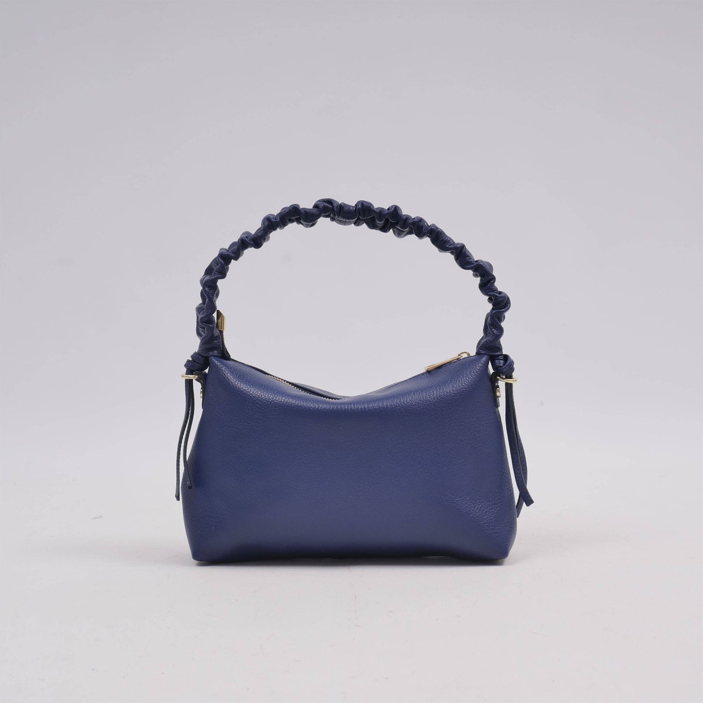 Borsa a spalla in pelle martellata con manico arricciato