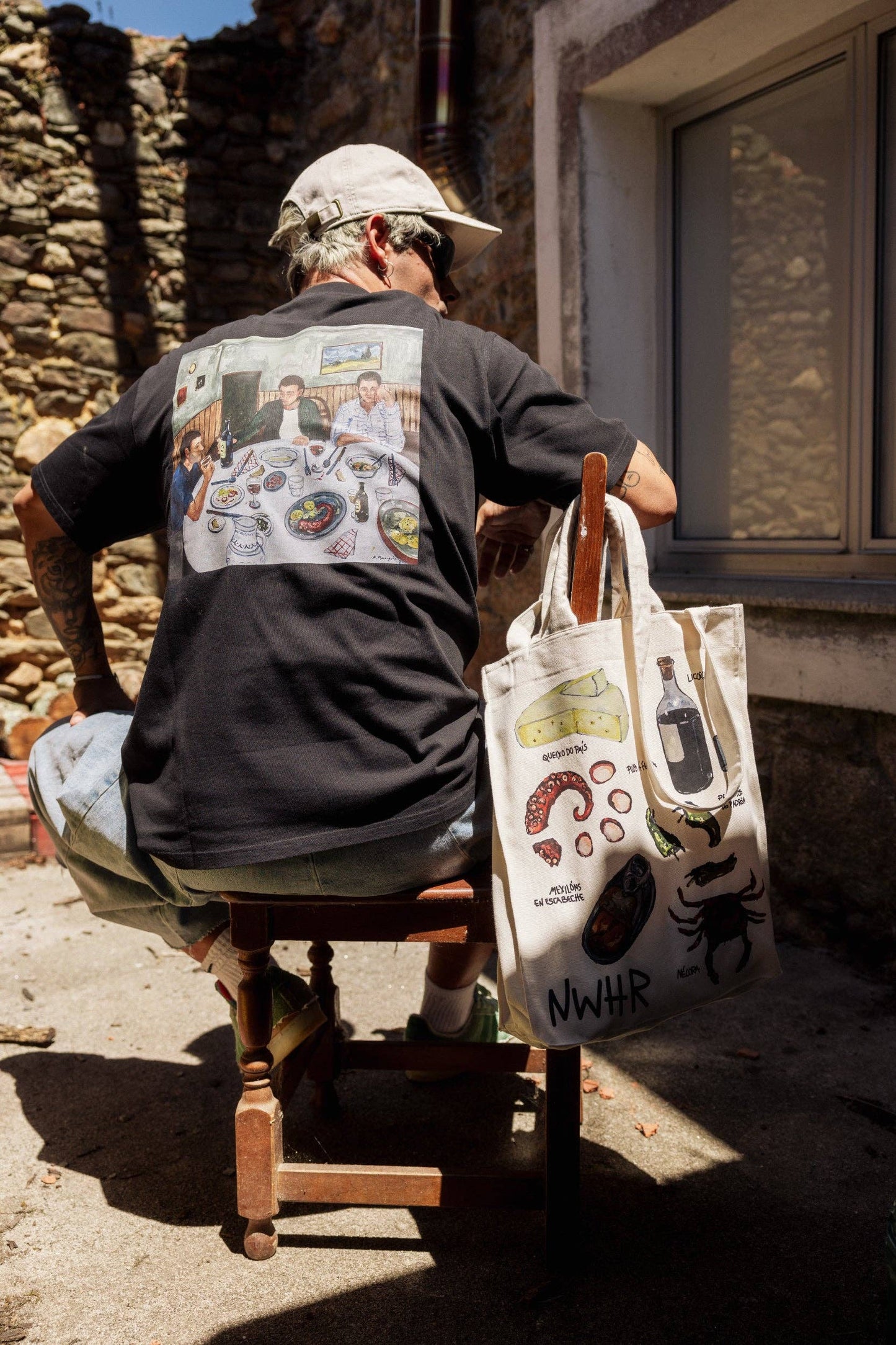 T-shirt NWHR in cotone biologico con stampa artistica