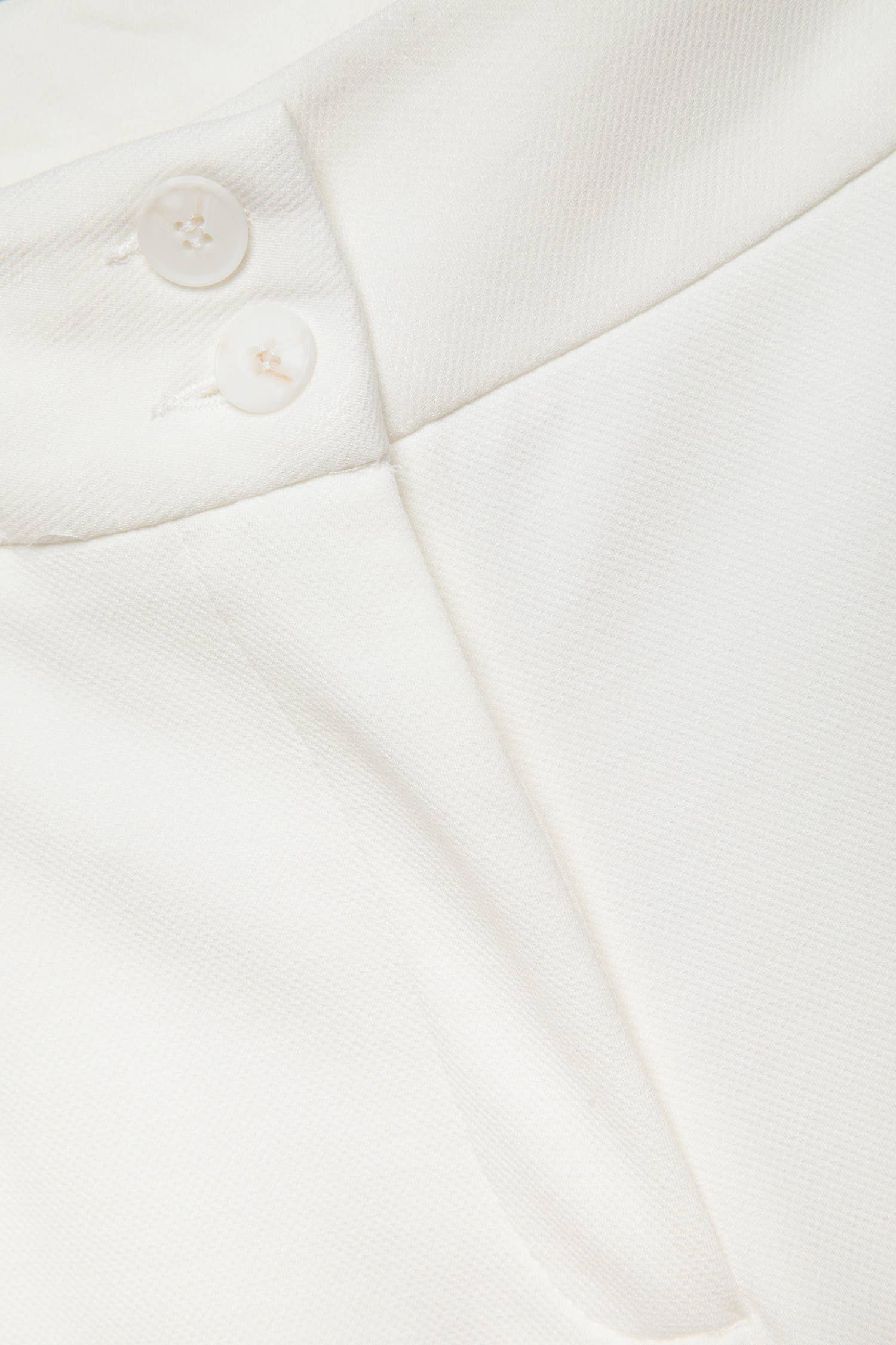 Pantaloni aderenti eleganti con tasche laterali
