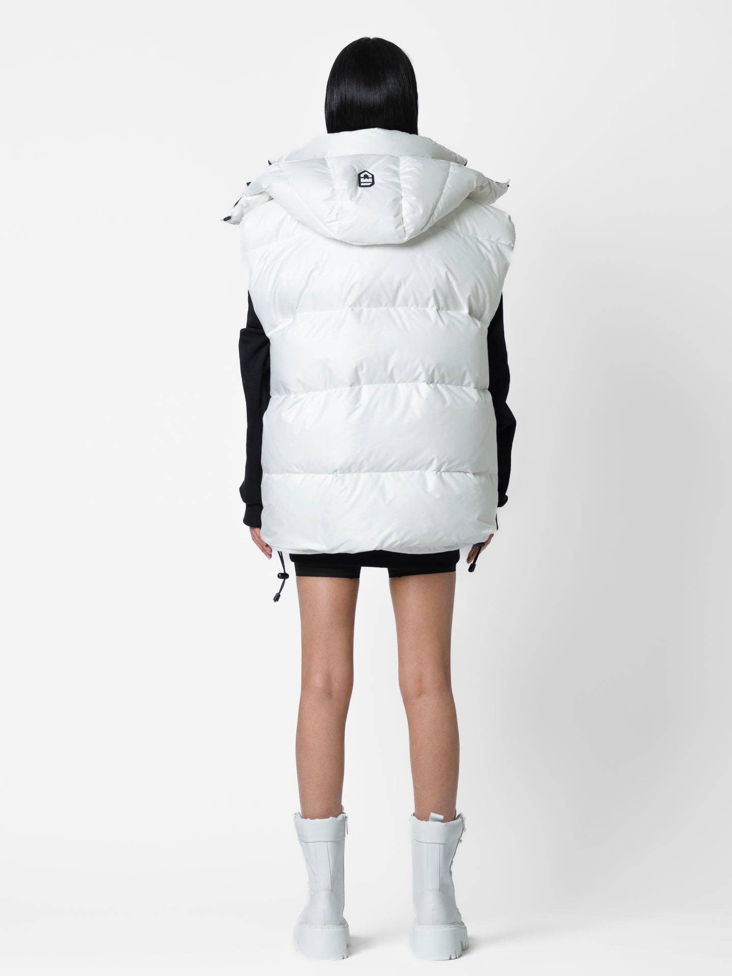Gilet imbottito oversize con cappuccio staccabile