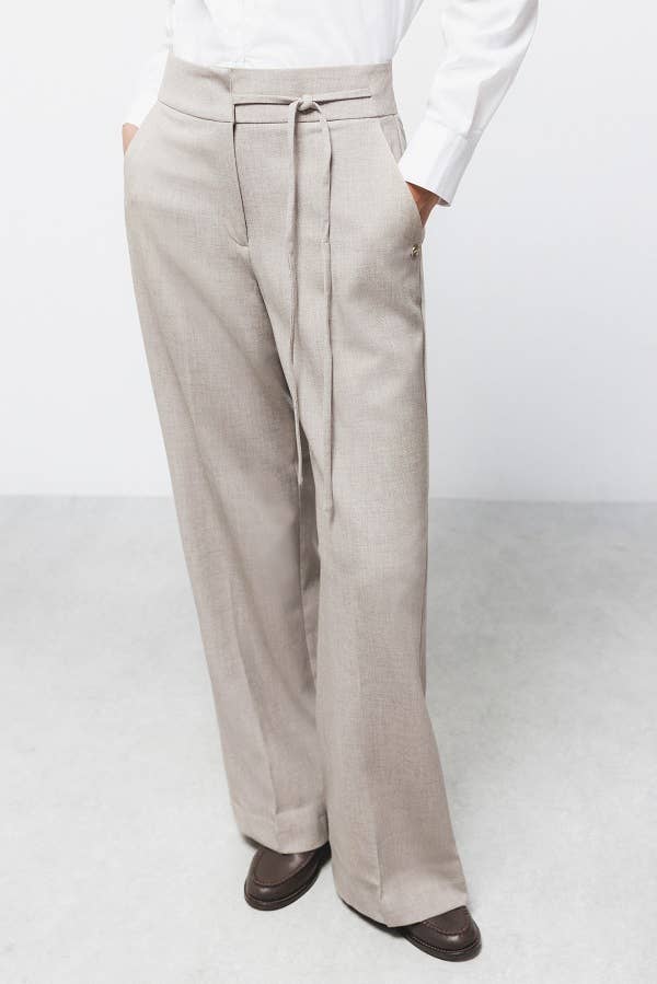 Pantaloni dritti con laccio in vita