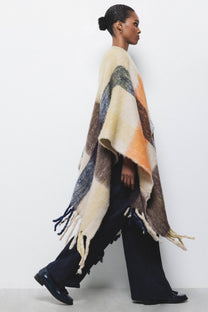 Poncho a quadri con frange
