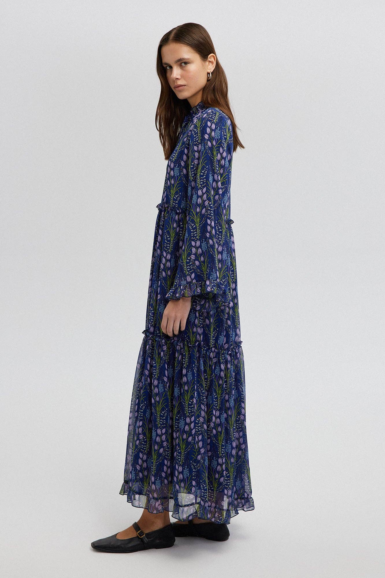 Abito lungo in chiffon floreale con volant stile boho