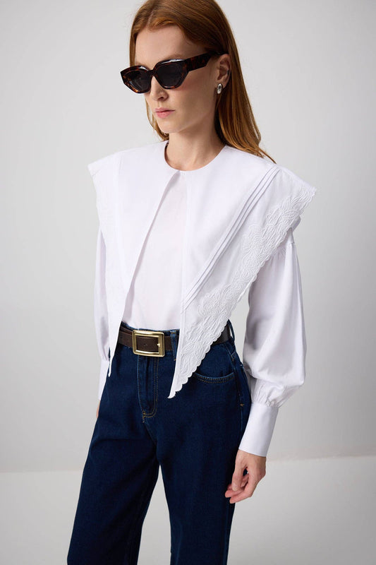 Tunica bianca con maxi colletto ricamato