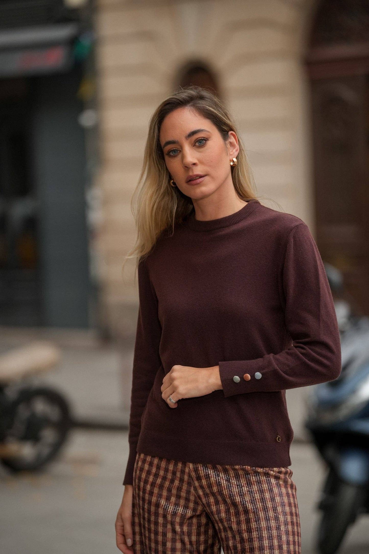 Maglia girocollo con bottoni multicolore