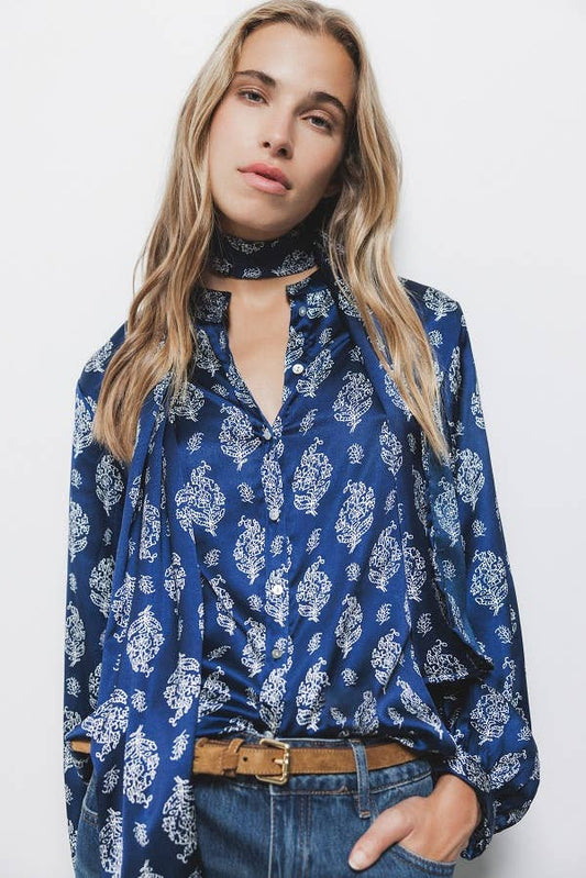 Blusa in raso stampato con bottoni