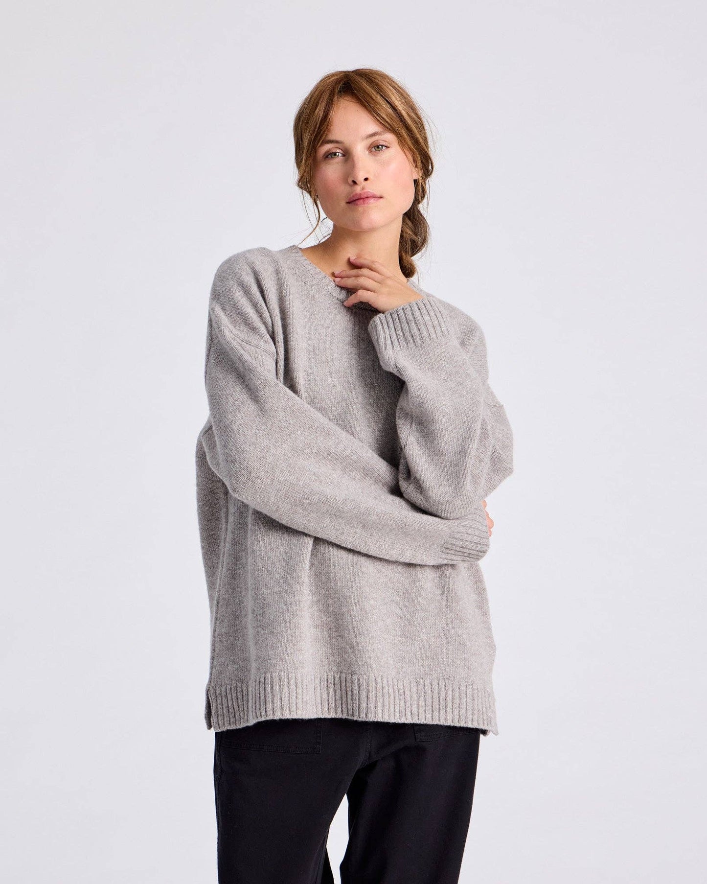 Maglione Emely in lana d’agnello biologica grigio pietra
