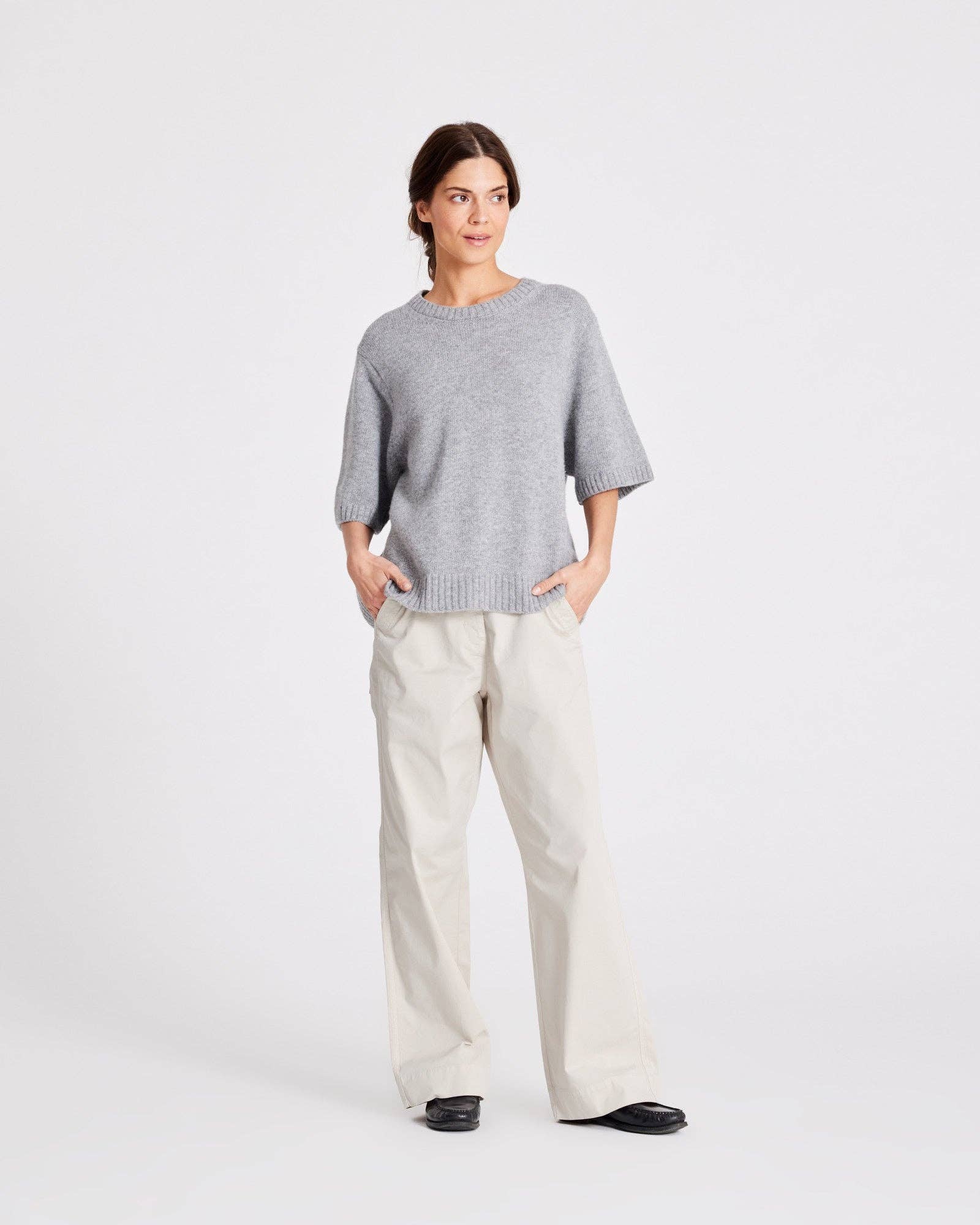 Maglione in lana d’agnello biologica a maniche corte grigio mélange