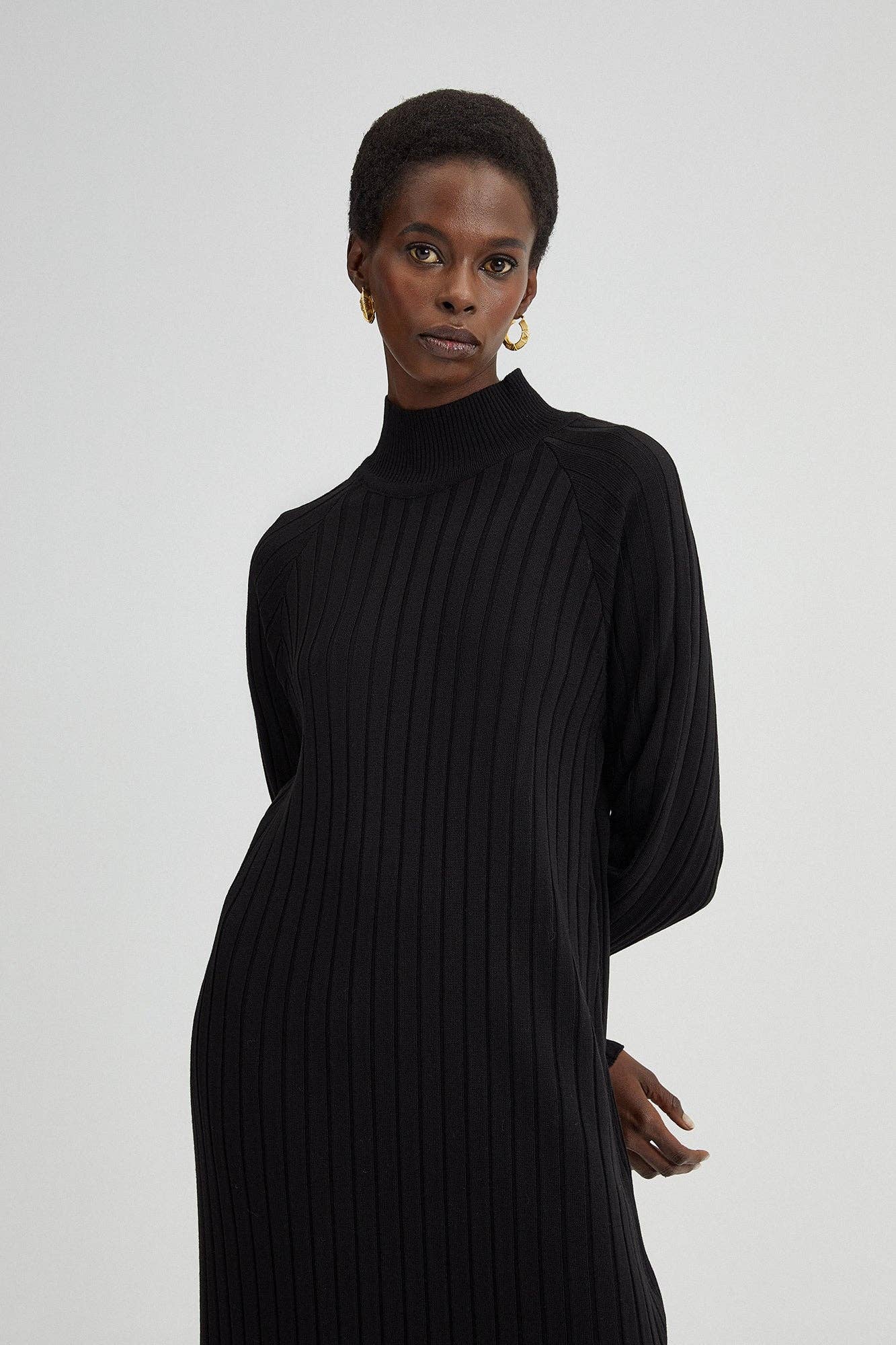 Abito maxi a coste nero con collo alto