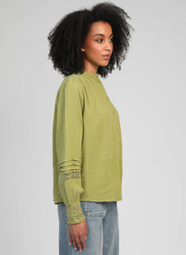 Camicia Sojanyla verde tiglio con inserti in pizzo