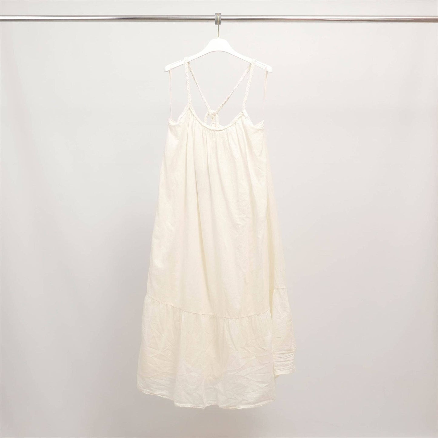 Abito lungo bohemien con spalline intrecciate e balza