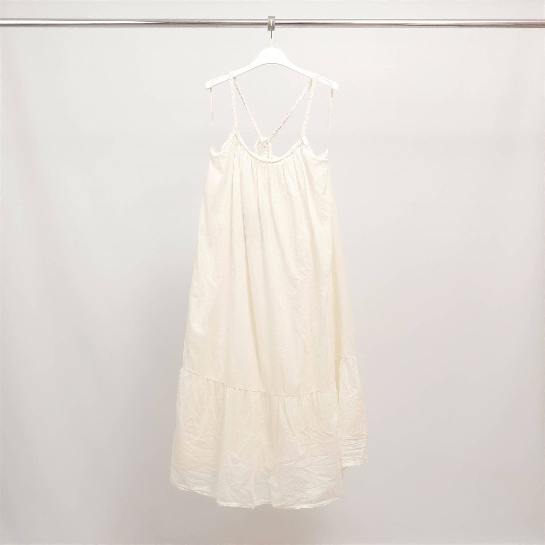 Abito lungo bohemien con spalline intrecciate e balza