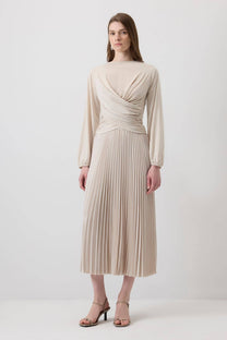 Blusa crema drappeggiata con orlo plissé e maniche a palloncino