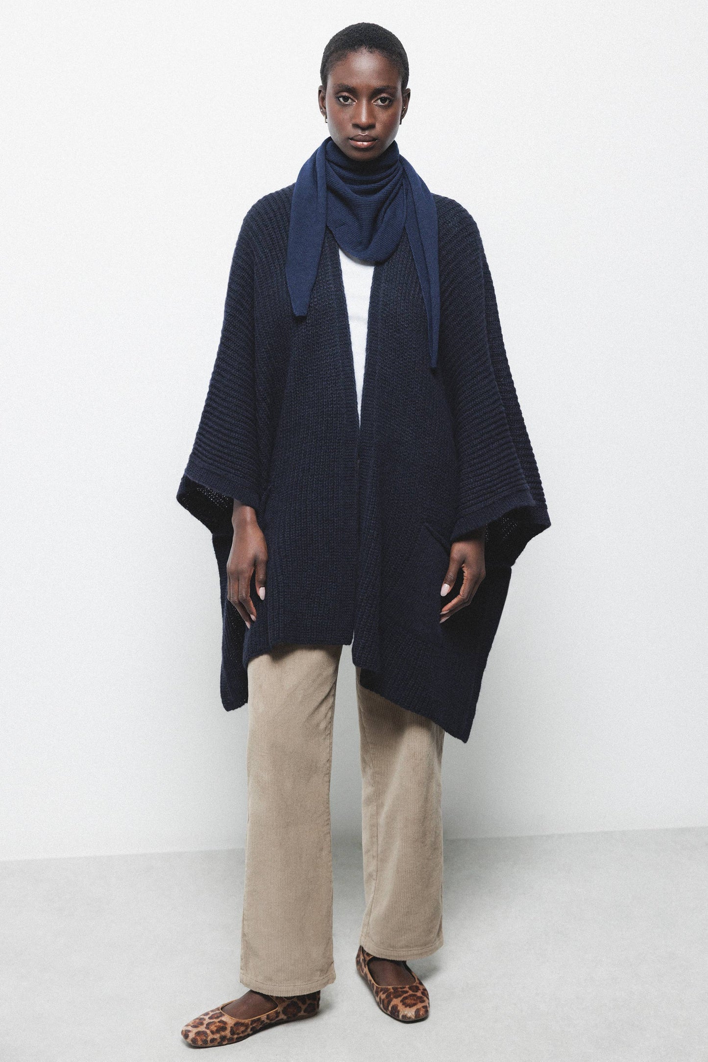 Mantella cardigan in maglia con tasche