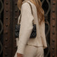 Maglione beige in maglia morbida con dolcevita