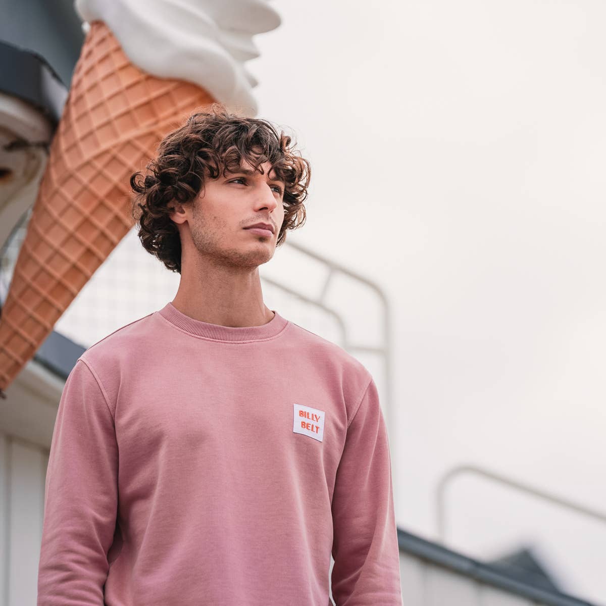 Felpa unisex rosa in cotone biologico con patch logo