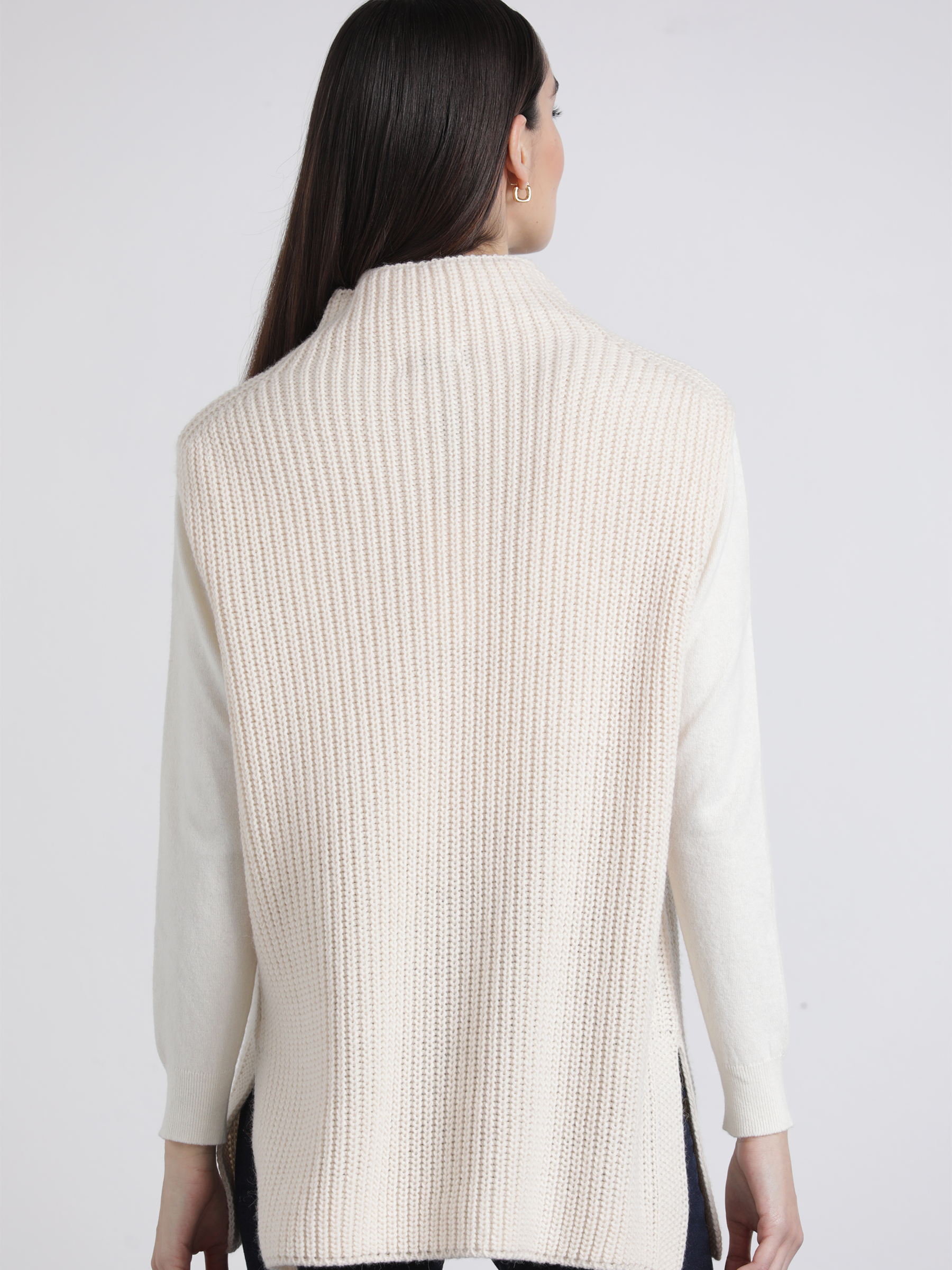 Gilet in maglia a coste con collo alto