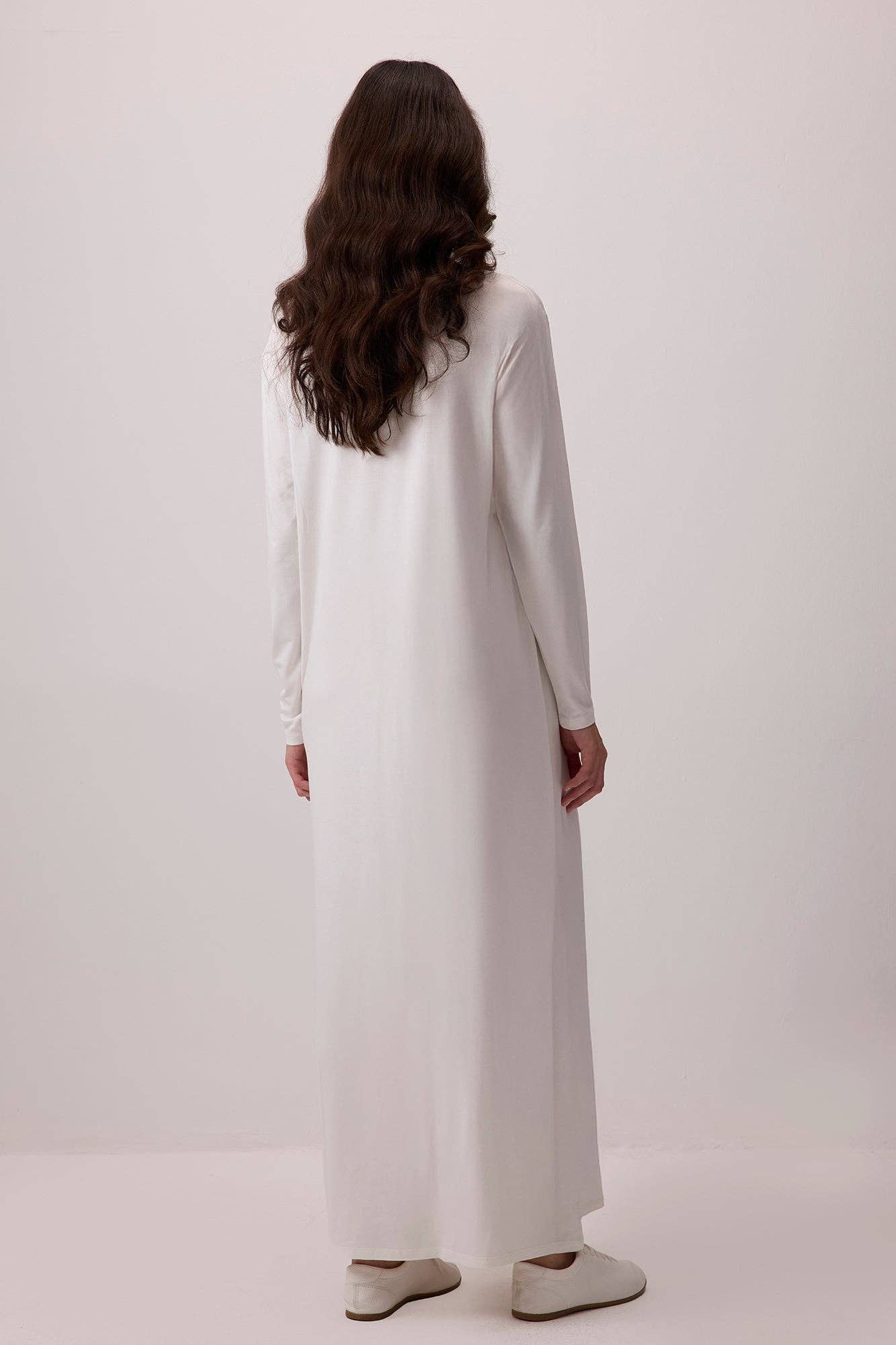 Abito lungo in viscosa con maniche lunghe