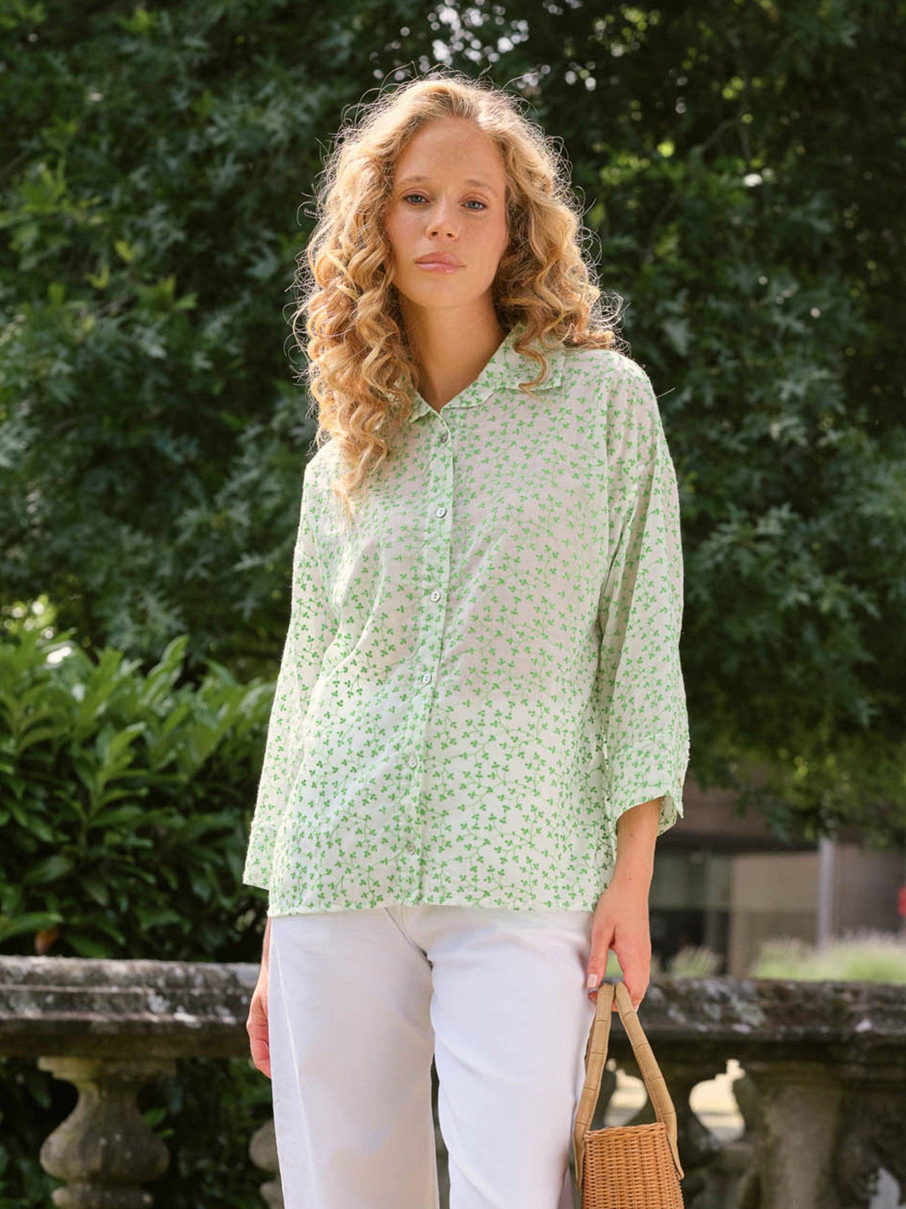 Blusa ricamata con stampa all-over