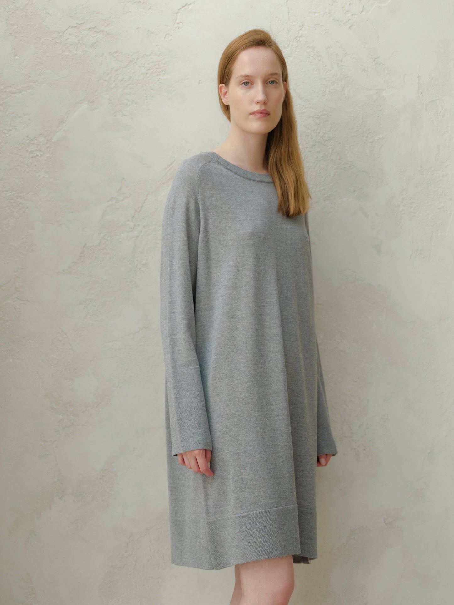 Abito midi girocollo in lana merino extrafine
