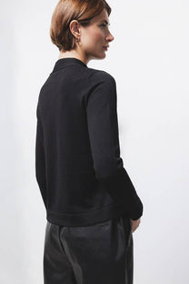 Maglione in maglia rasata con scollo a V e fiocco
