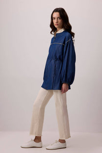 Giacca oversize effetto denim con dettagli gioiello