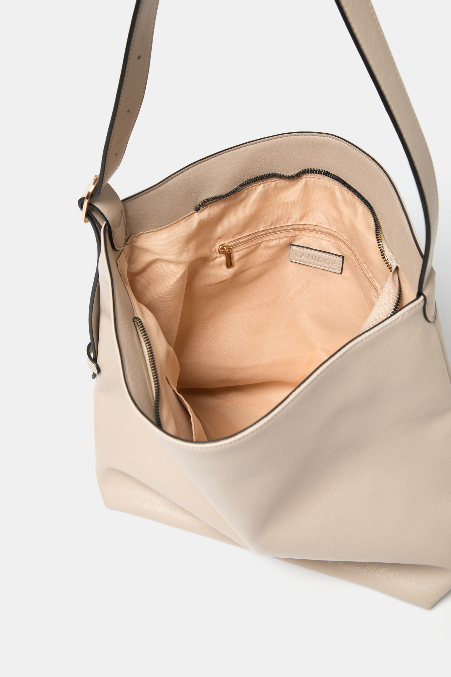 Borsa a spalla in pelle sintetica con tracolla e fibbia a contrasto